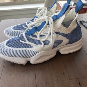 Sia Collective Knit Runner, Size 12, Like New